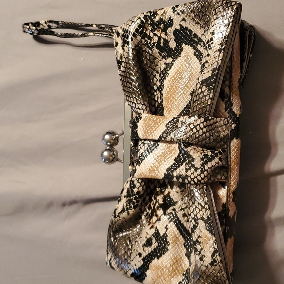 NWOT Jessica Simpson faux snake skin clutch. - Picture 3 of 7